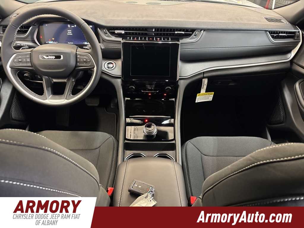 Thumbnail: 2025 Jeep Grand Cherokee - 32