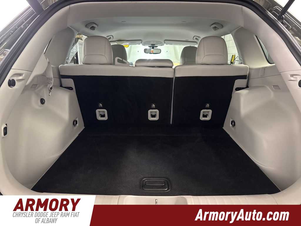 Thumbnail: 2019 Jeep Cherokee - 30