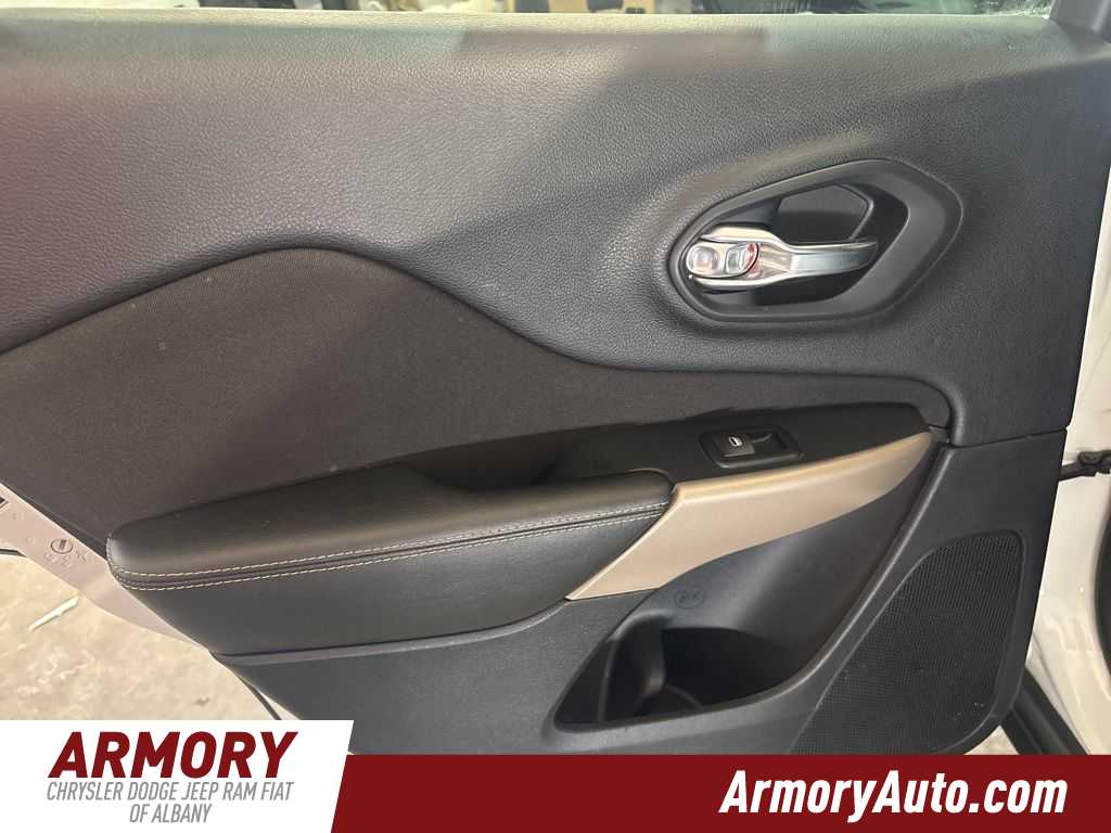 Thumbnail: 2017 Jeep Cherokee - 23