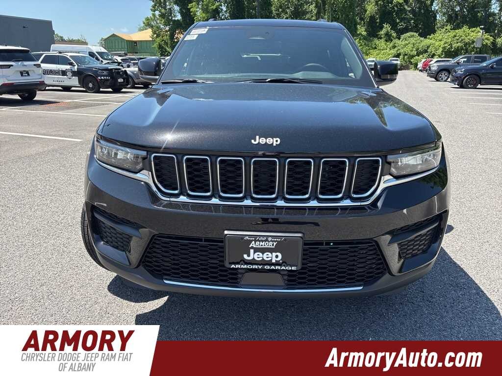 New 2025 Jeep Grand Cherokee Laredo SUV