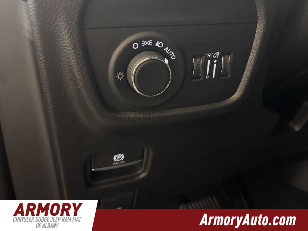 Thumbnail: 2025 Jeep Grand Cherokee - 10