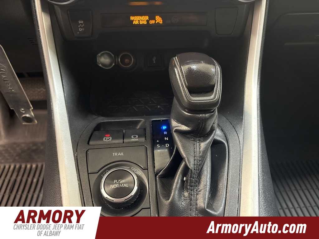 Thumbnail: 2022 Toyota RAV4 - 17