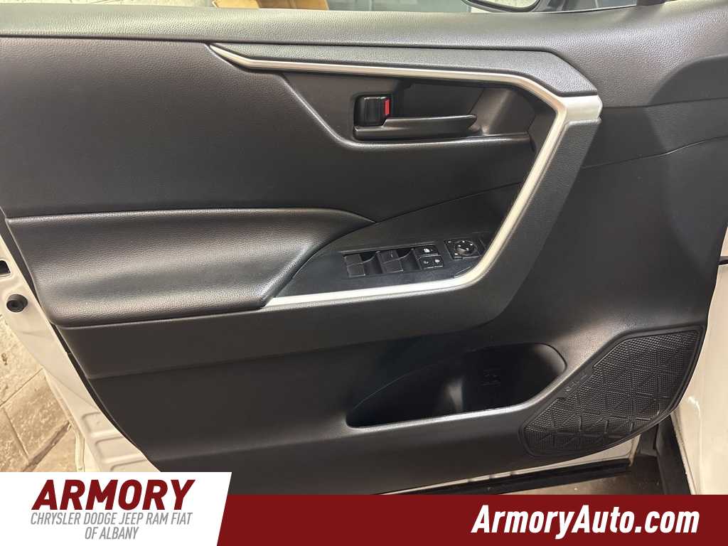 Thumbnail: 2022 Toyota RAV4 - 7