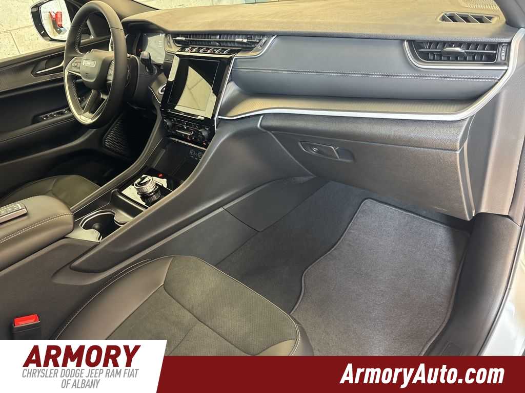 Thumbnail: 2025 Jeep Grand Cherokee - 35