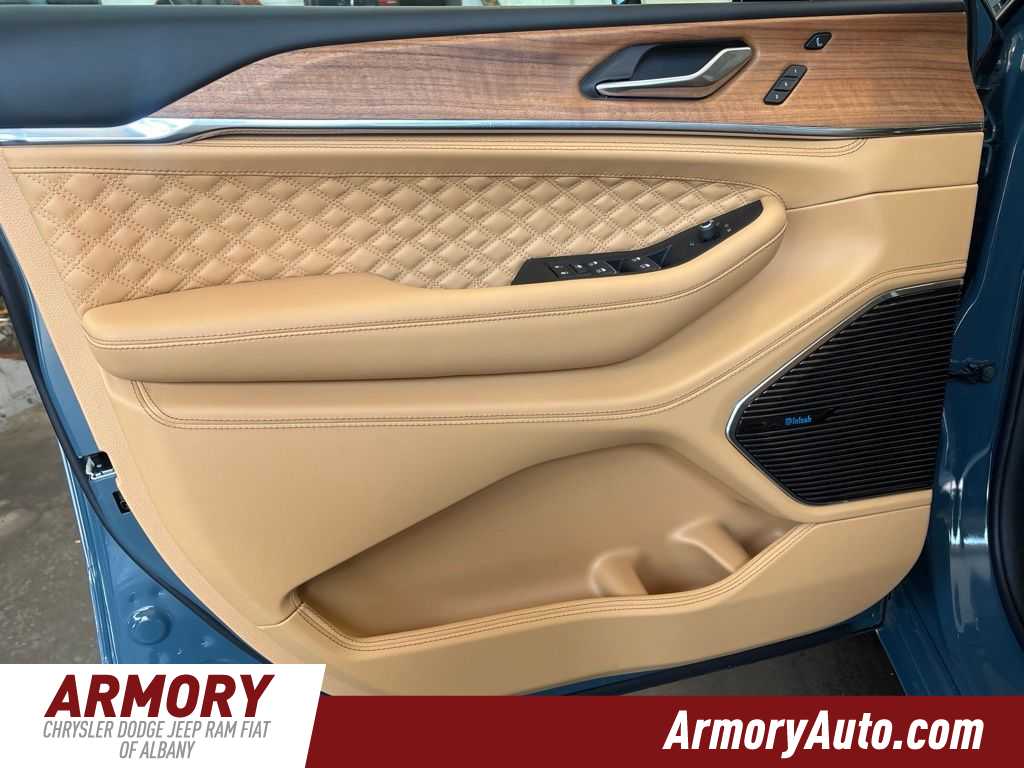 Thumbnail: 2026 Jeep Grand Cherokee L - 7