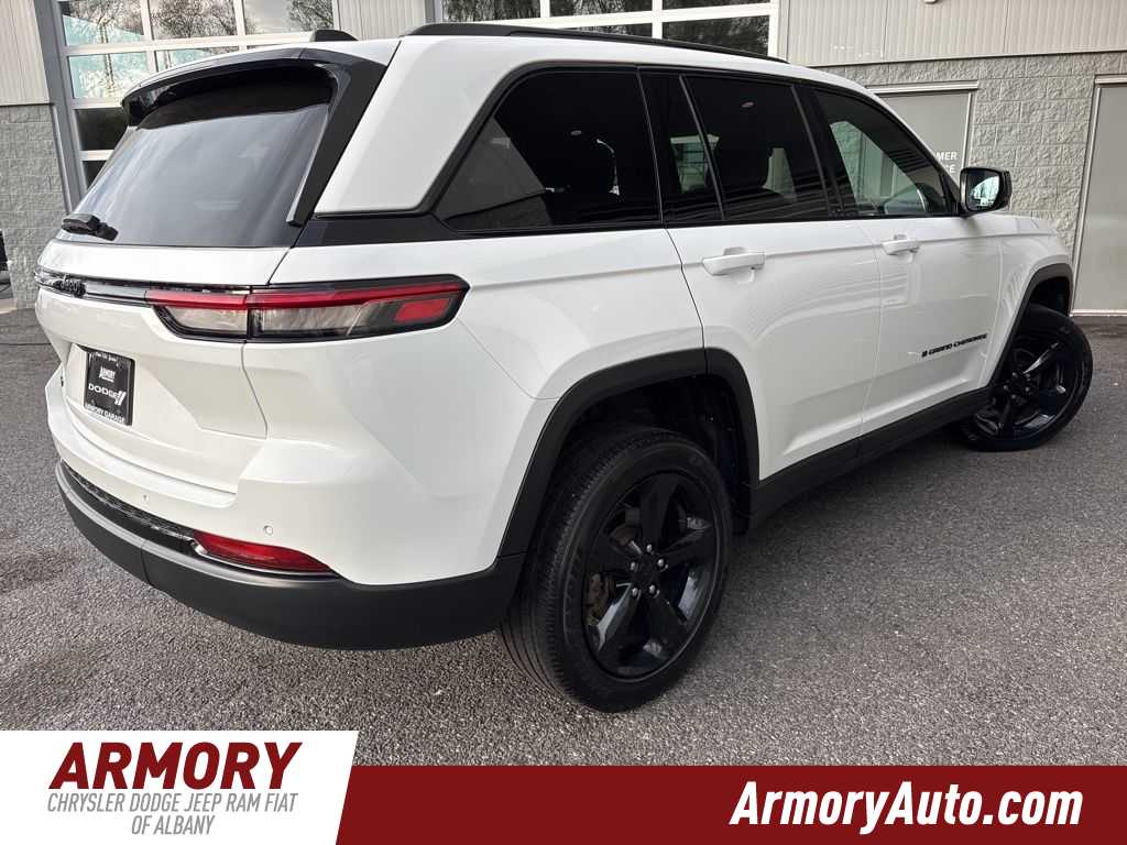 Thumbnail: 2023 Jeep Grand Cherokee - 4