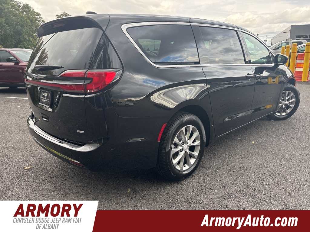 Thumbnail: 2026 Chrysler Pacifica - 4