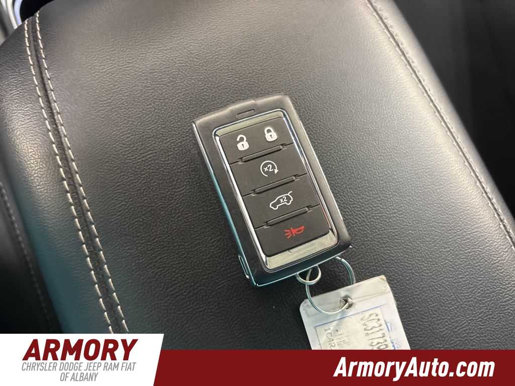 Thumbnail: 2025 Jeep Grand Cherokee - 24