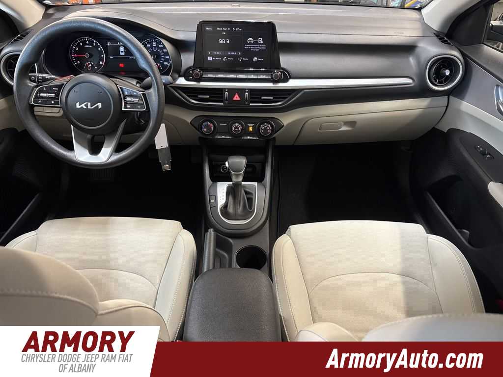 Thumbnail: 2023 Kia Forte - 32