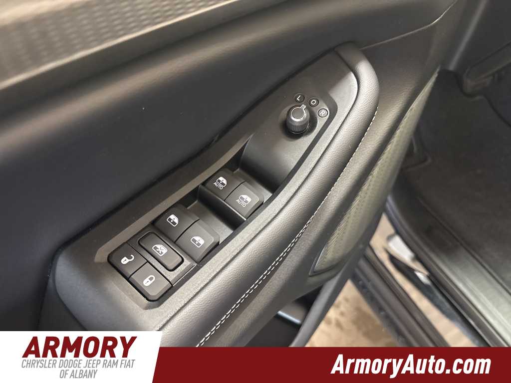 Thumbnail: 2025 Jeep Grand Cherokee - 8