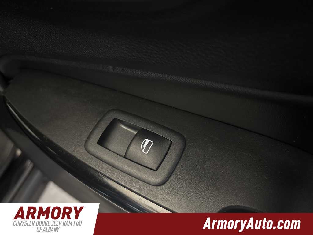 Thumbnail: 2023 Jeep Cherokee - 31