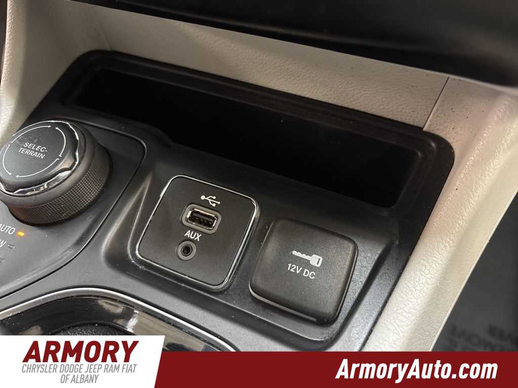 Thumbnail: 2019 Jeep Cherokee - 25