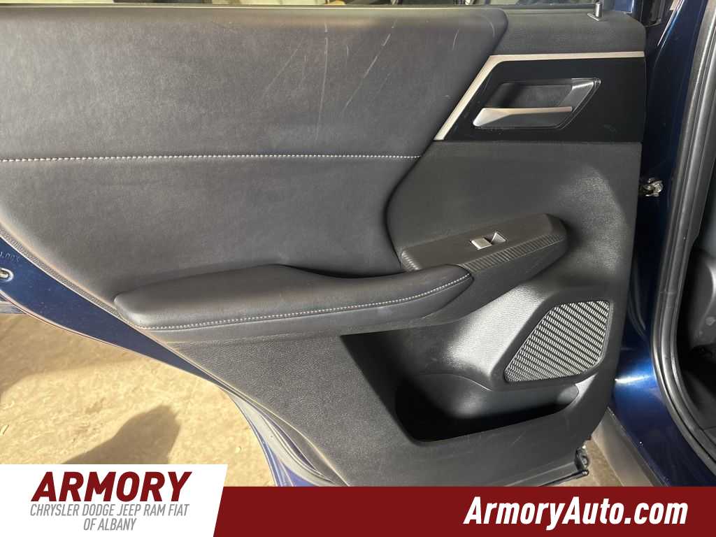 Thumbnail: 2024 Mitsubishi Outlander - 25