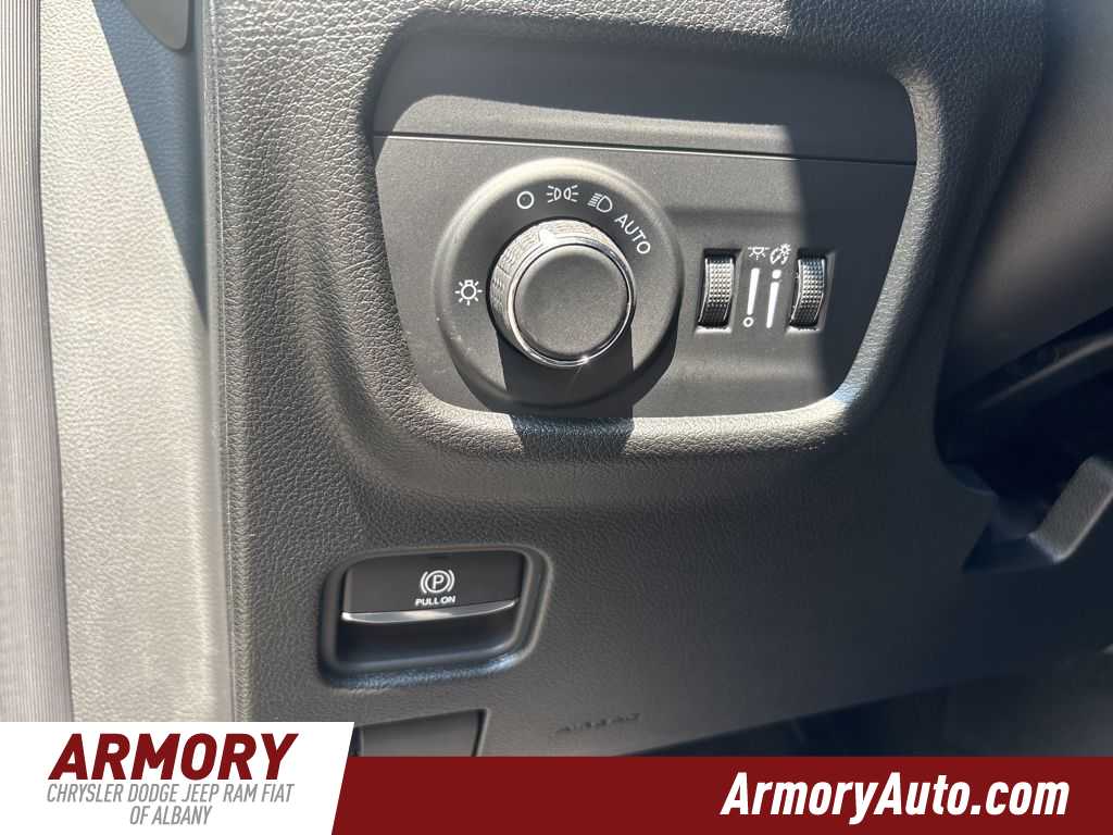 Thumbnail: 2025 Jeep Grand Cherokee L - 10