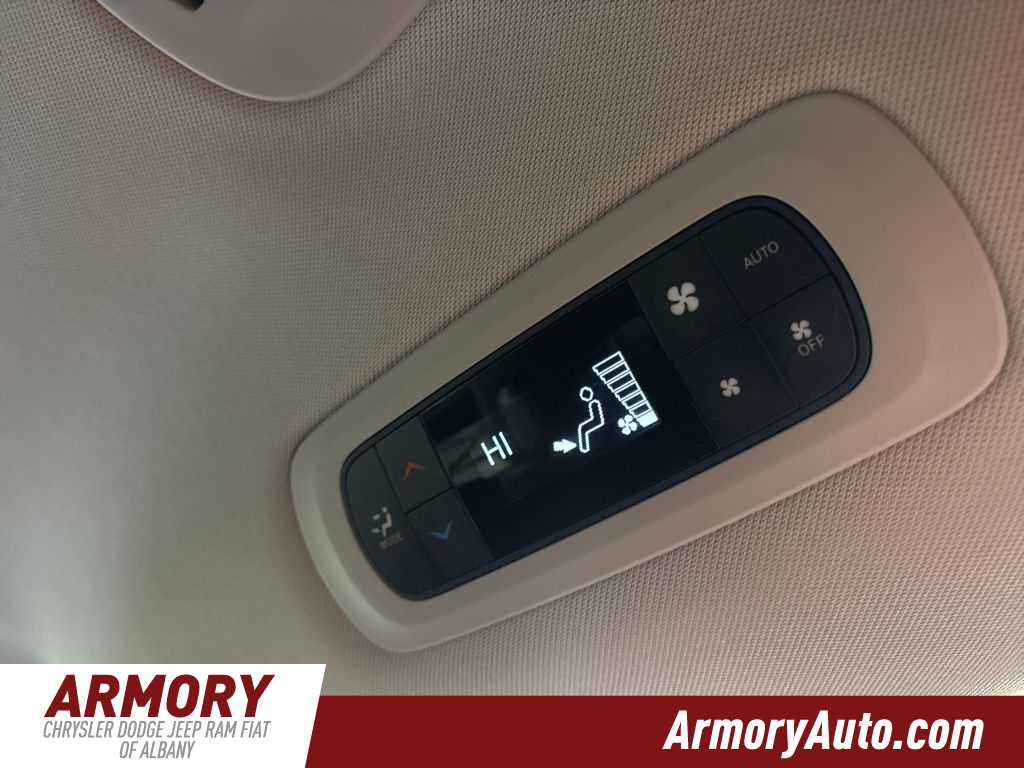 Thumbnail: 2023 Chrysler Pacifica - 37