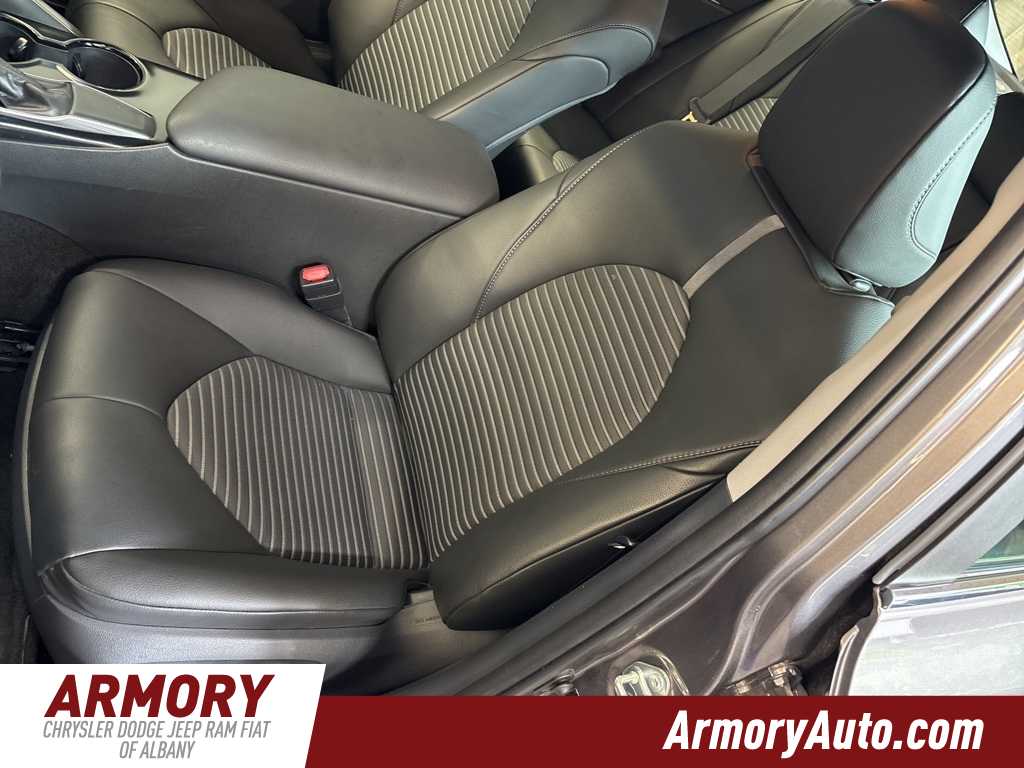 2018 Toyota Camry SE 10