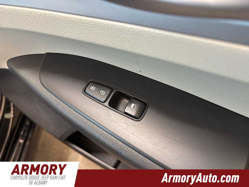 Thumbnail: 2023 Kia Forte - 34