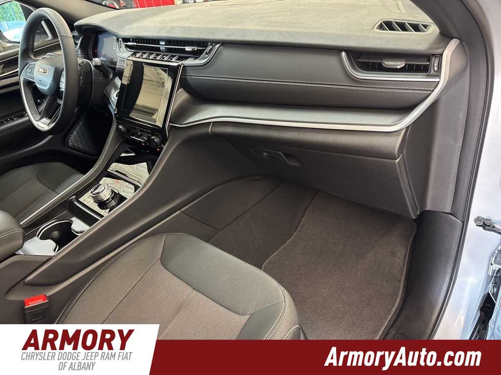 Thumbnail: 2025 Jeep Grand Cherokee - 38