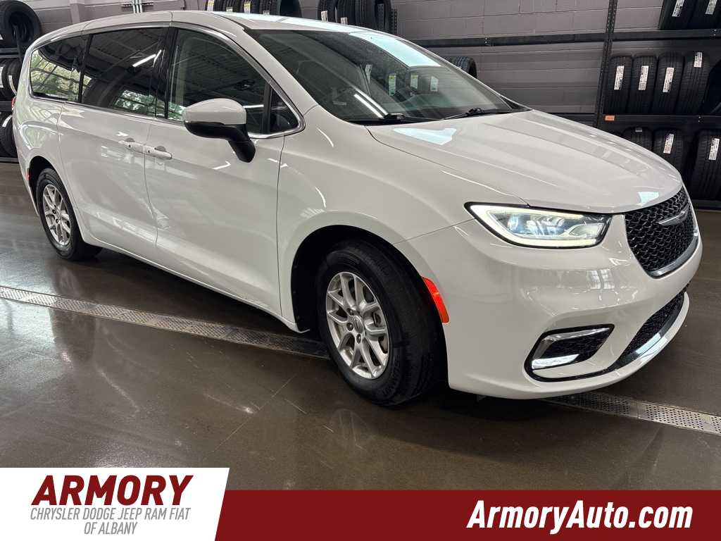 2023 Chrysler Pacifica Touring L 3