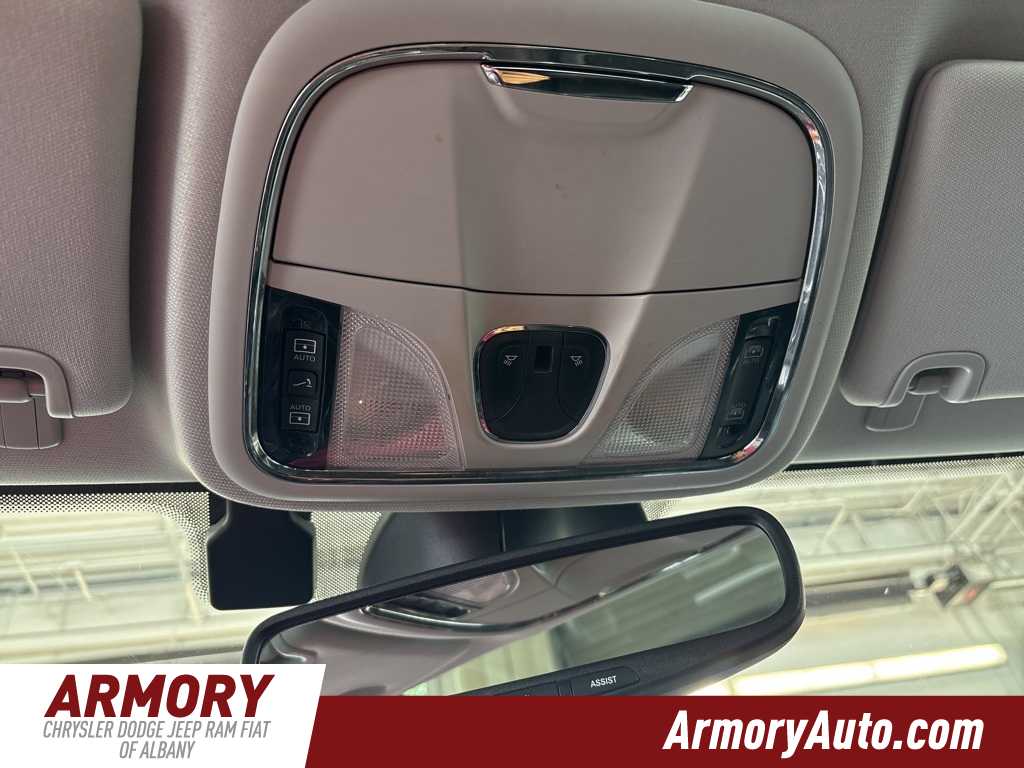 Thumbnail: 2019 Jeep Cherokee - 24