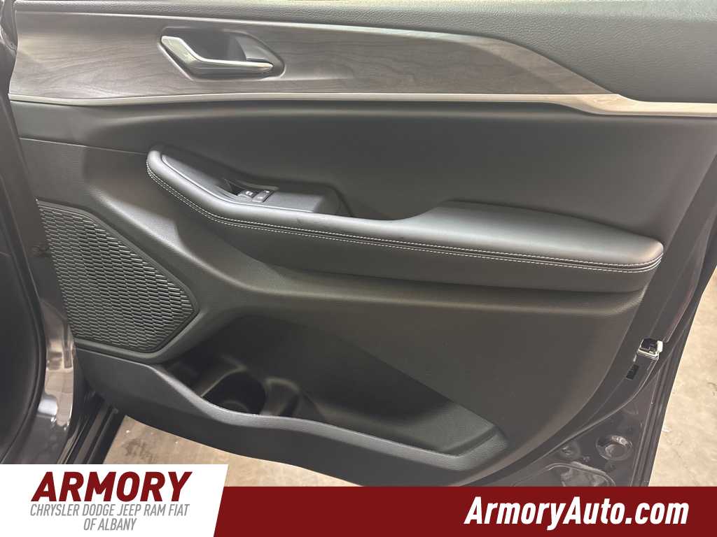 Thumbnail: 2025 Jeep Grand Cherokee - 35