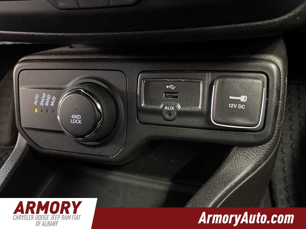 Thumbnail: 2023 Jeep Renegade - 21