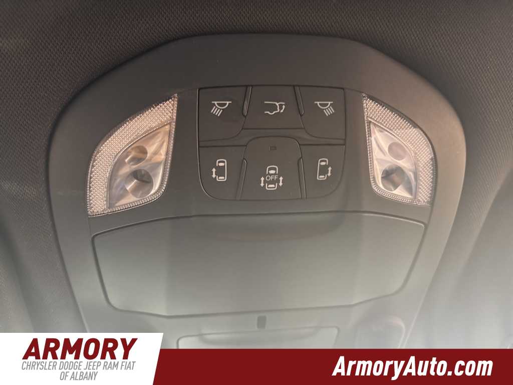 Thumbnail: 2022 Chrysler Pacifica - 25