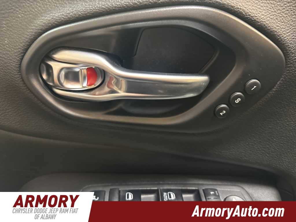 Thumbnail: 2019 Jeep Cherokee - 9