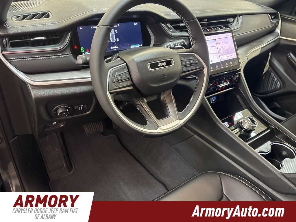 Thumbnail: 2025 Jeep Grand Cherokee - 10