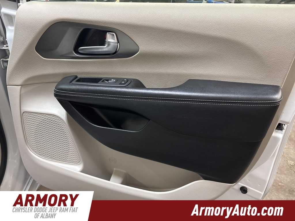 2023 Chrysler Pacifica Touring L 41