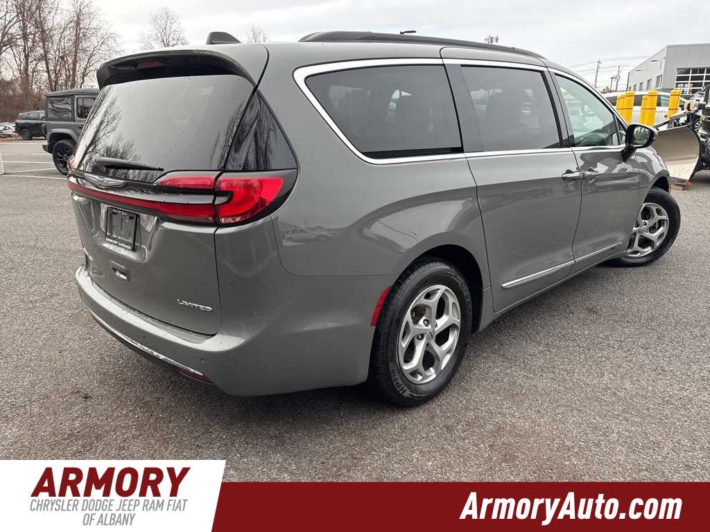 Thumbnail: 2023 Chrysler Pacifica - 4