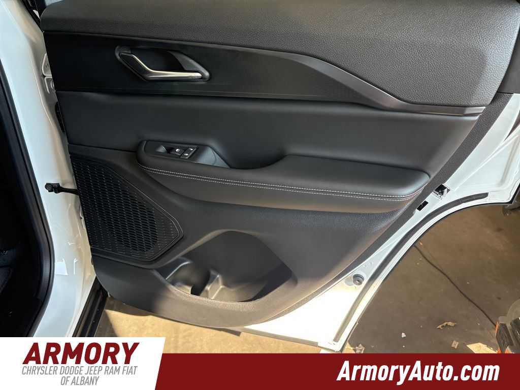 Thumbnail: 2025 Jeep Grand Cherokee - 28