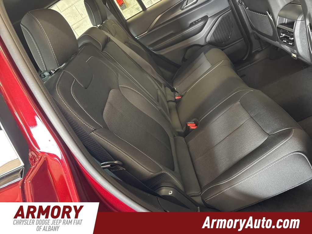 Thumbnail: 2025 Jeep Grand Cherokee - 33