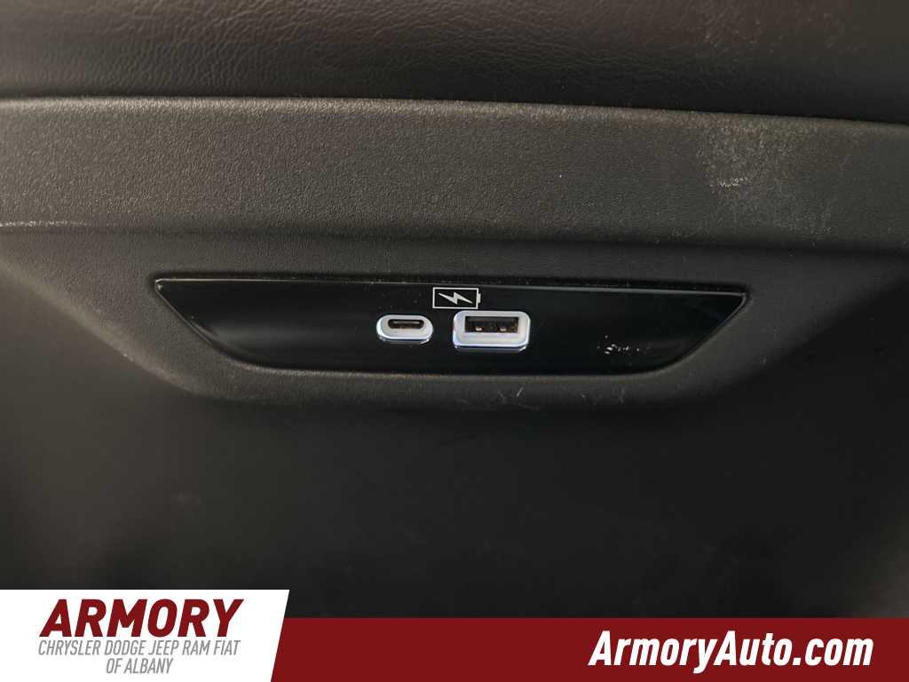 2023 Chrysler Pacifica Touring L 31