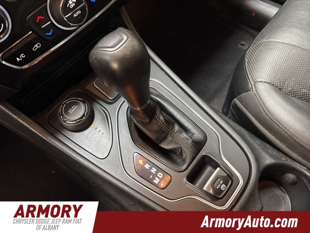 Thumbnail: 2021 Jeep Cherokee - 21