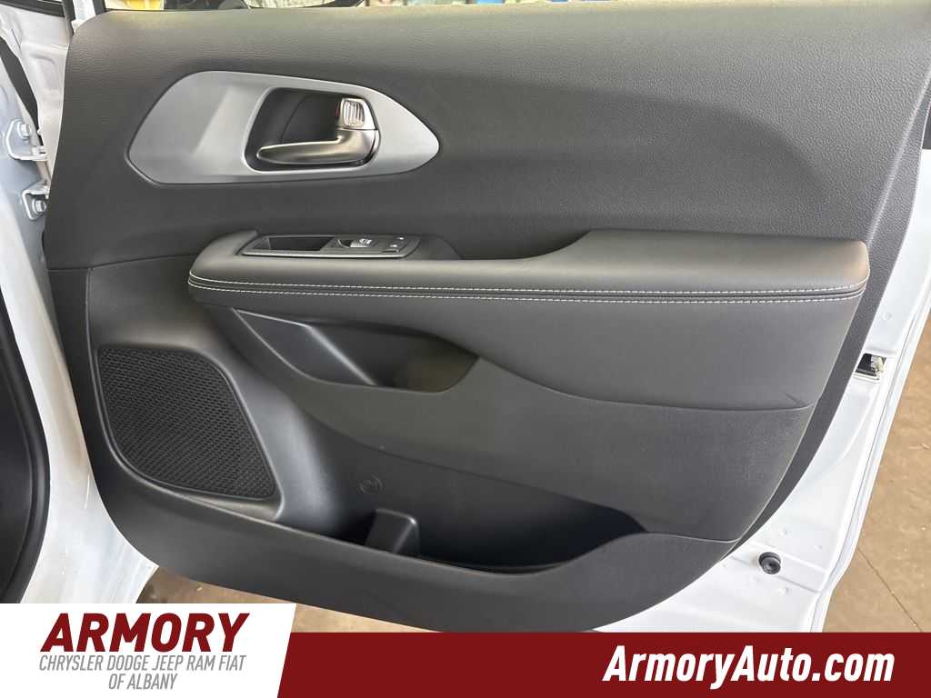 Thumbnail: 2026 Chrysler Pacifica - 41