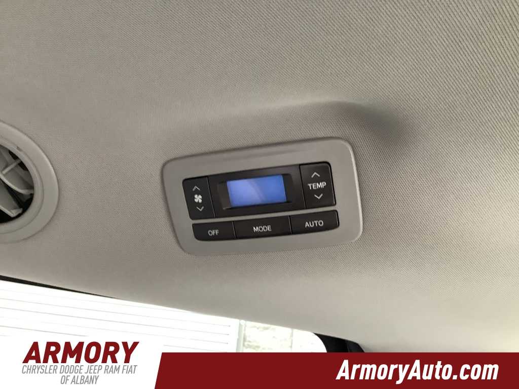 Thumbnail: 2020 Toyota Sienna - 32