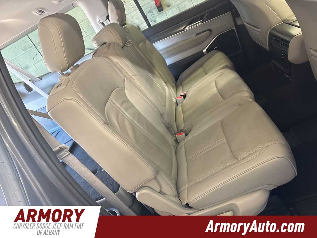 Thumbnail: 2023 Jeep Wagoneer - 38