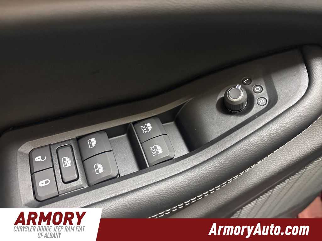 Thumbnail: 2025 Jeep Grand Cherokee - 8