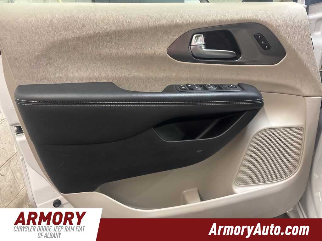 Thumbnail: 2023 Chrysler Pacifica - 7