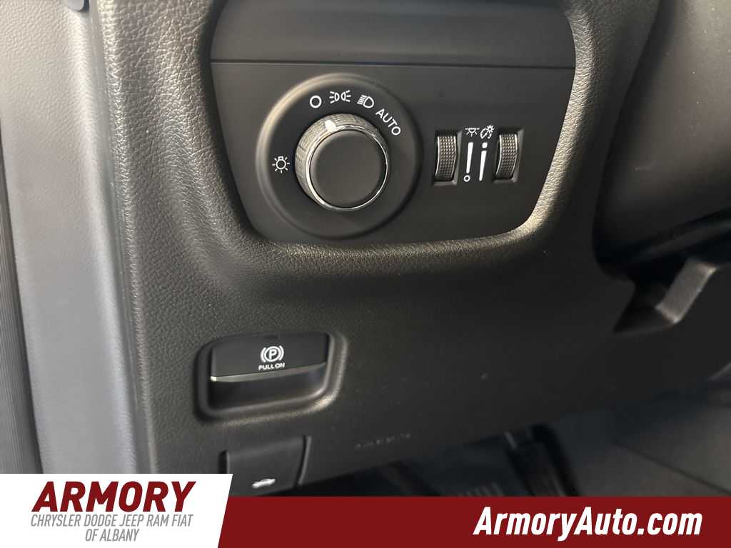 Thumbnail: 2026 Jeep Grand Cherokee - 10