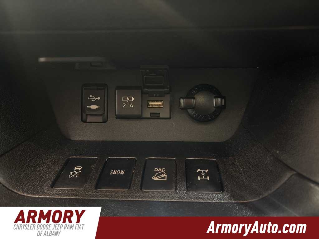 Thumbnail: 2019 Toyota Highlander - 17