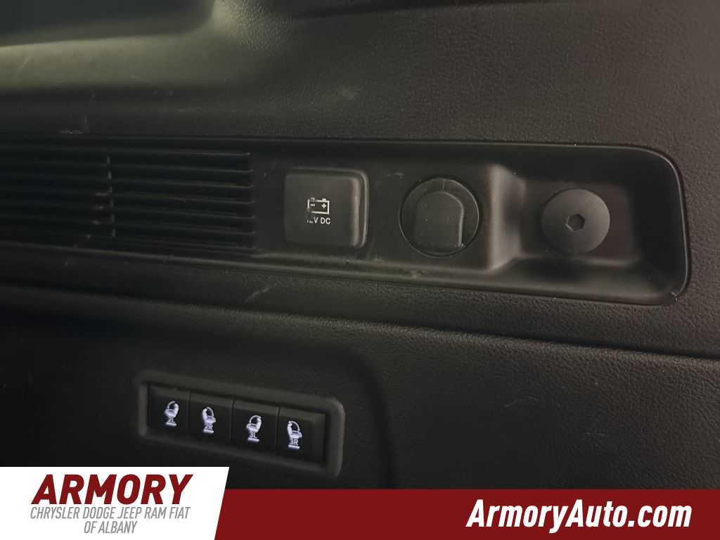 Thumbnail: 2023 Jeep Wagoneer - 35