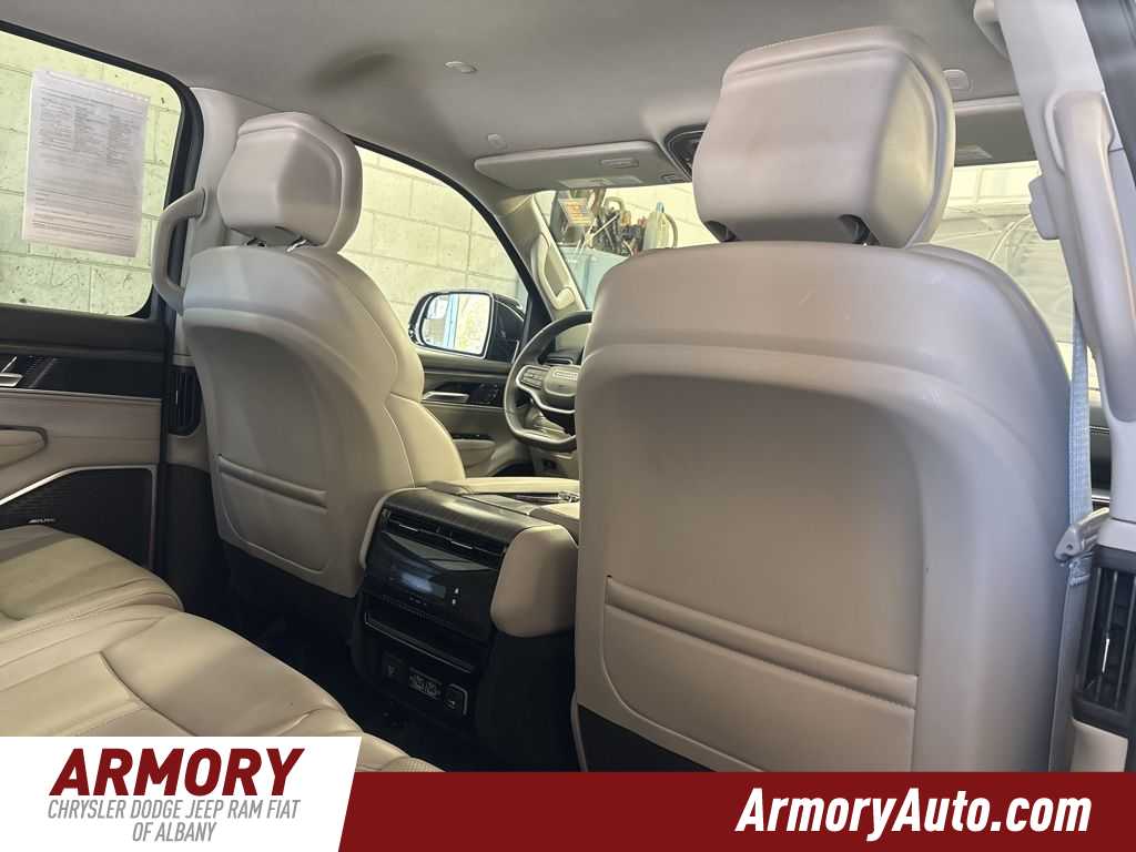 Thumbnail: 2023 Jeep Wagoneer - 39