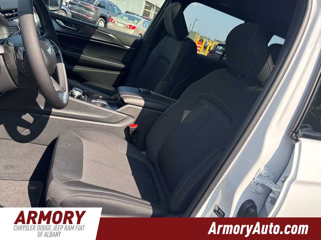 Thumbnail: 2025 Jeep Grand Cherokee - 9