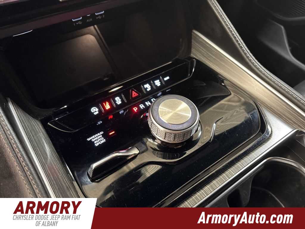 Thumbnail: 2023 Jeep Wagoneer - 21