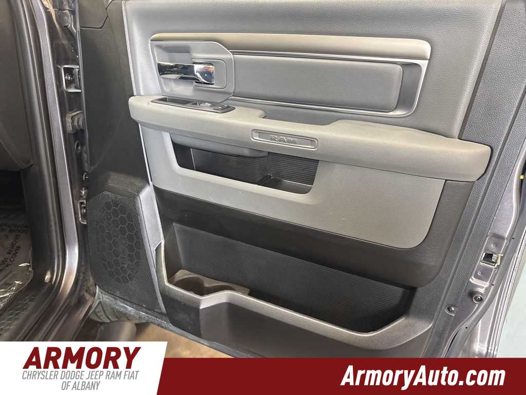 Thumbnail: 2019 RAM 1500 Classic - 33