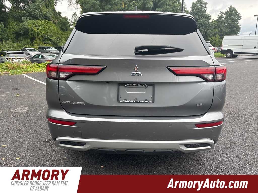 Thumbnail: 2022 Mitsubishi Outlander - 5