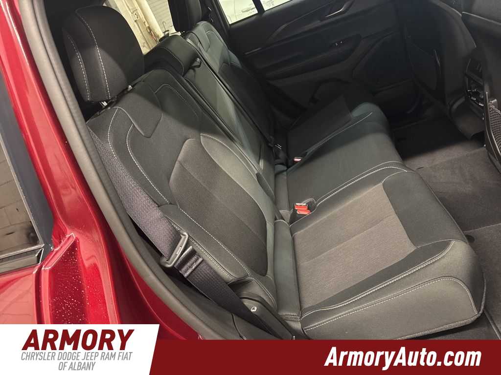 Thumbnail: 2025 Jeep Grand Cherokee - 32