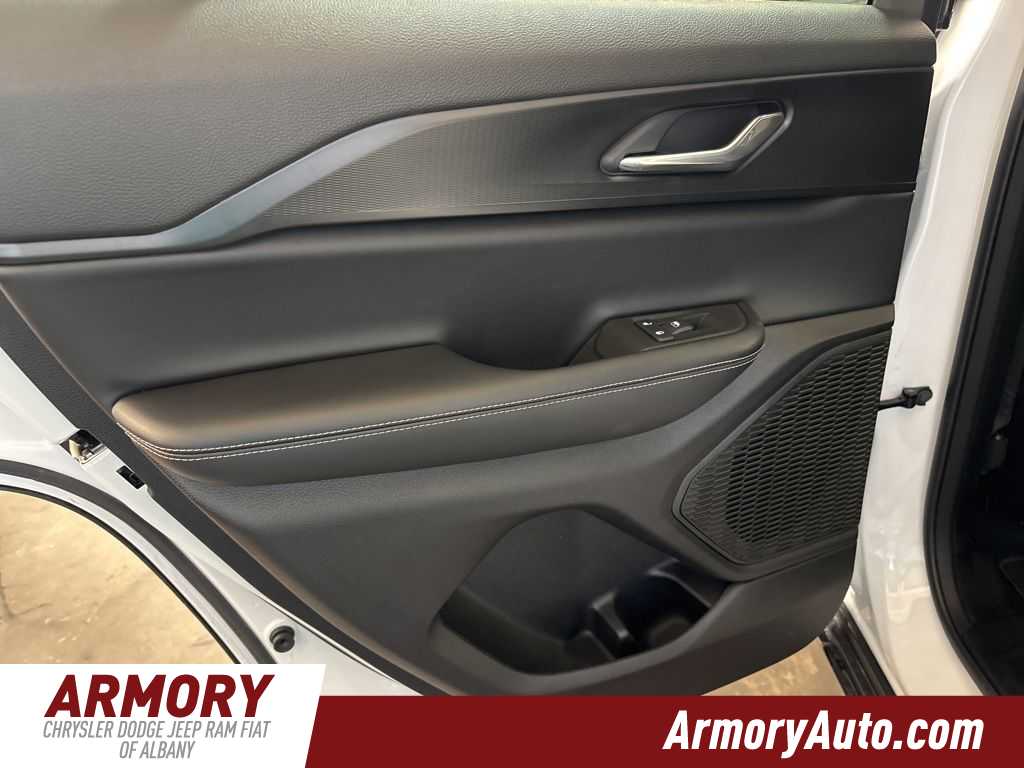 Thumbnail: 2025 Jeep Grand Cherokee - 26